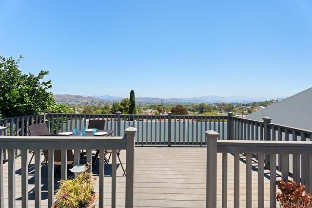 8028 Shantung Dr, Santee, CA 92071