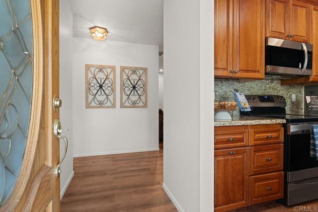 8028 Shantung Dr, Santee, CA 92071