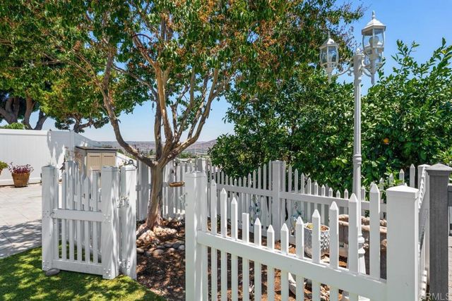 8028 Shantung Dr, Santee, CA 92071