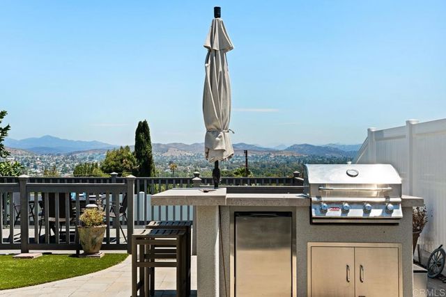 8028 Shantung Dr, Santee, CA 92071