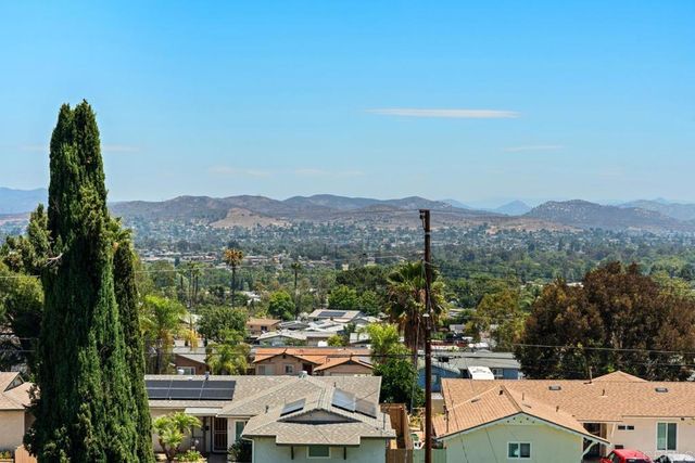 8028 Shantung Dr, Santee, CA 92071