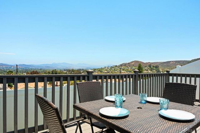 8028 Shantung Dr, Santee, CA 92071