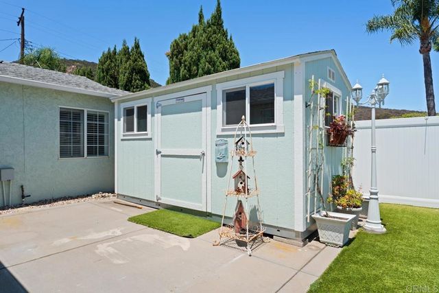 8028 Shantung Dr, Santee, CA 92071