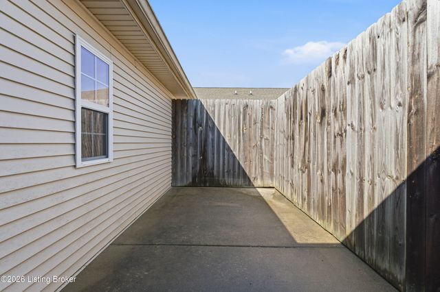 1016 Classic Way, Louisville, KY 40245