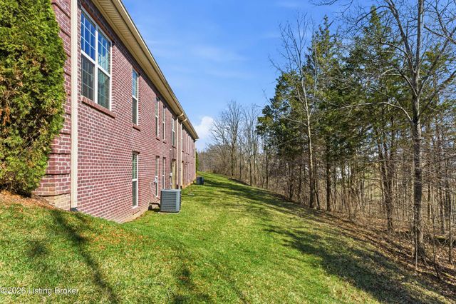 1016 Classic Way, Louisville, KY 40245