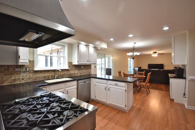6N264 Weber Drive, St. Charles, IL 60174