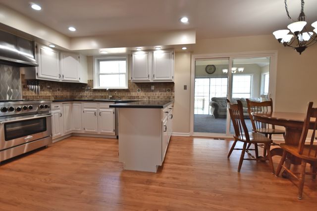 6N264 Weber Drive, St. Charles, IL 60174