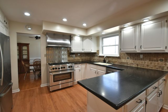 6N264 Weber Drive, St. Charles, IL 60174