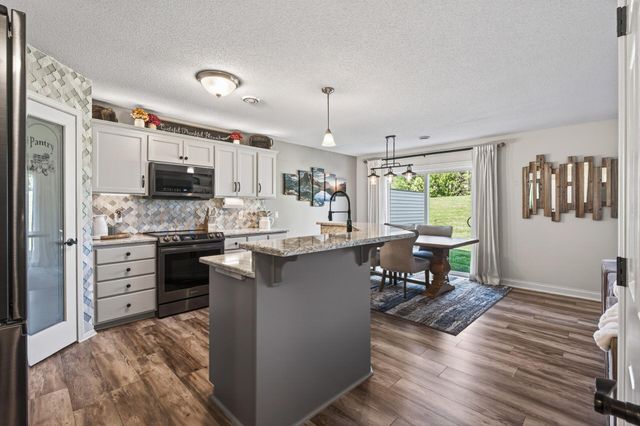 19492 Prairieview Drive, Rogers, MN 55374