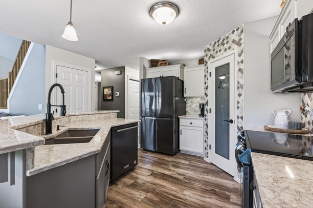 19492 Prairieview Drive, Rogers, MN 55374