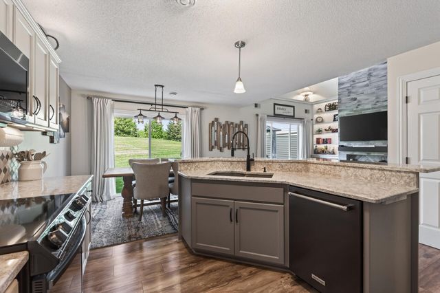 19492 Prairieview Drive, Rogers, MN 55374