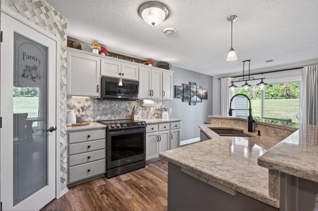 19492 Prairieview Drive, Rogers, MN 55374