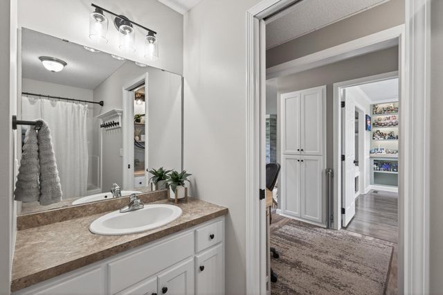 19492 Prairieview Drive, Rogers, MN 55374