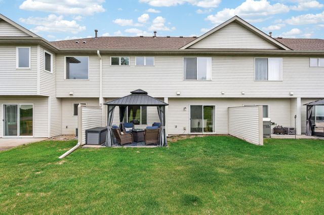 19492 Prairieview Drive, Rogers, MN 55374