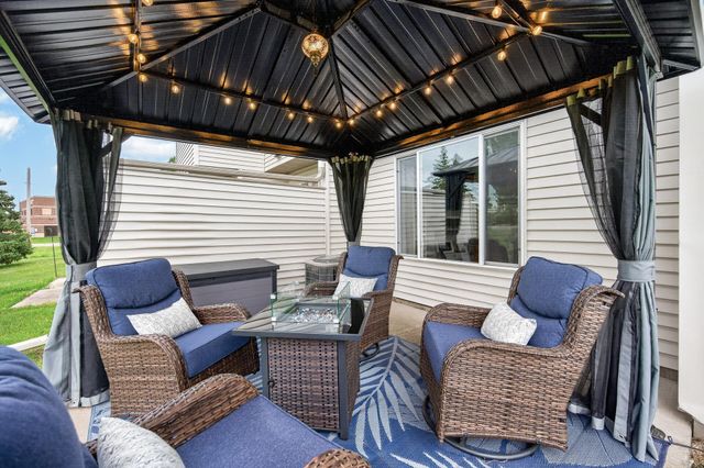 19492 Prairieview Drive, Rogers, MN 55374