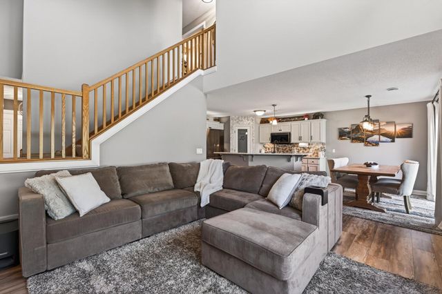 19492 Prairieview Drive, Rogers, MN 55374