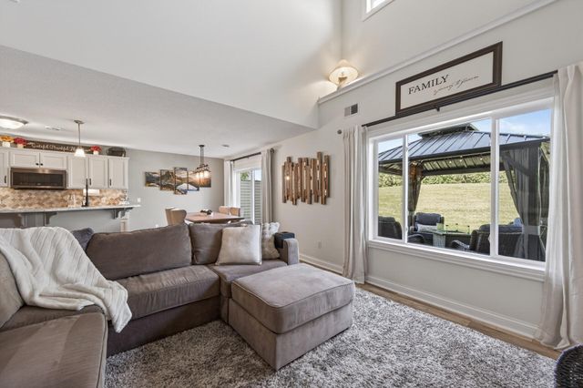 19492 Prairieview Drive, Rogers, MN 55374