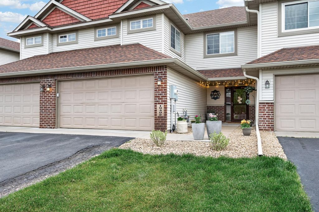 19492 Prairieview Drive, Rogers, MN 55374