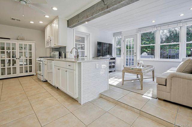 39 Sloop Walk, Ocean Beach, NY 11770