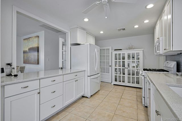 39 Sloop Walk, Ocean Beach, NY 11770