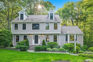 39 Blueberry Ln, Hopkinton, MA 01748