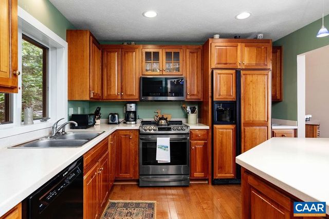788 DEVILS KNOB LOOP, Roseland, VA 22967