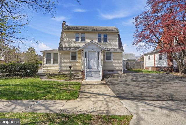 2320 S EADS ST, Arlington, VA 22202