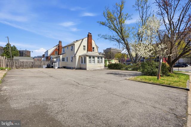 2320 S EADS ST, Arlington, VA 22202