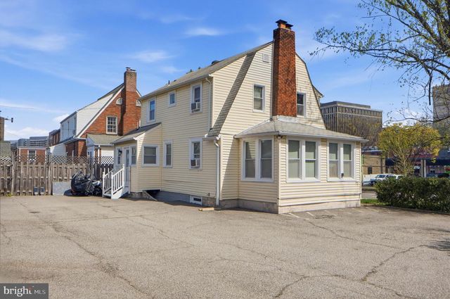 2320 S EADS ST, Arlington, VA 22202