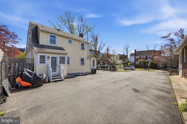 2320 S EADS ST, Arlington, VA 22202