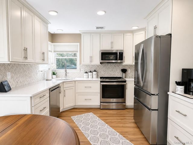 11 Hollow Oak Drive, East Patchogue, NY 11772