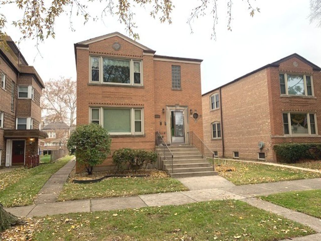 Image 1 of property listing at 10542 S ARTESIAN Avenue, Chicago, IL 60655