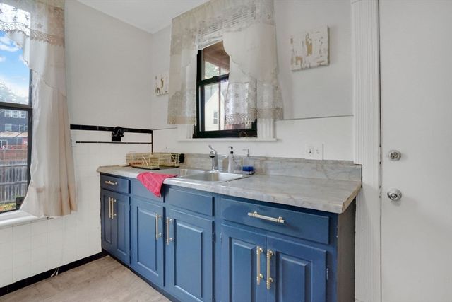 55 Florida St, Springfield, MA 01109