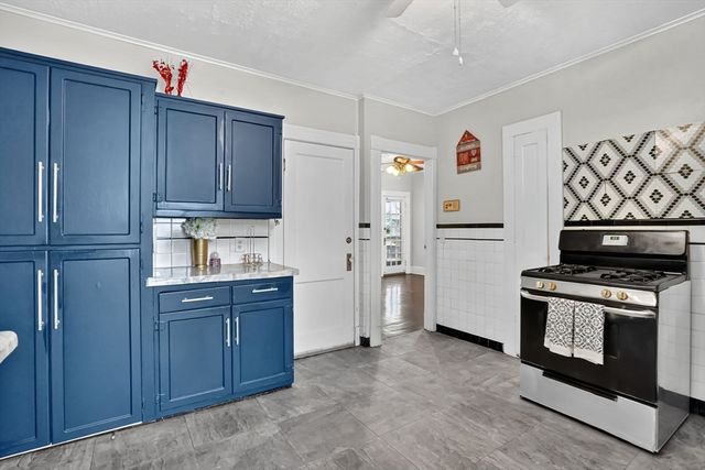 55 Florida St, Springfield, MA 01109