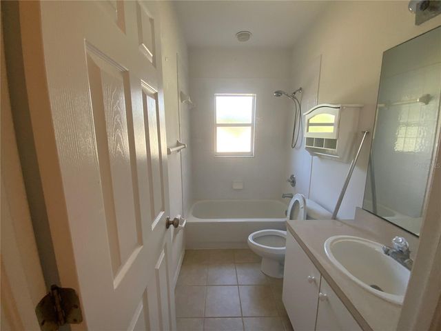 18533 PEBBLE LAKE COURT, Tampa, FL 33647