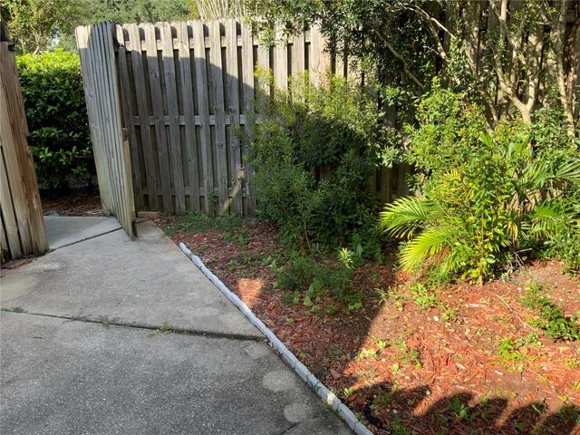 18533 PEBBLE LAKE COURT, Tampa, FL 33647