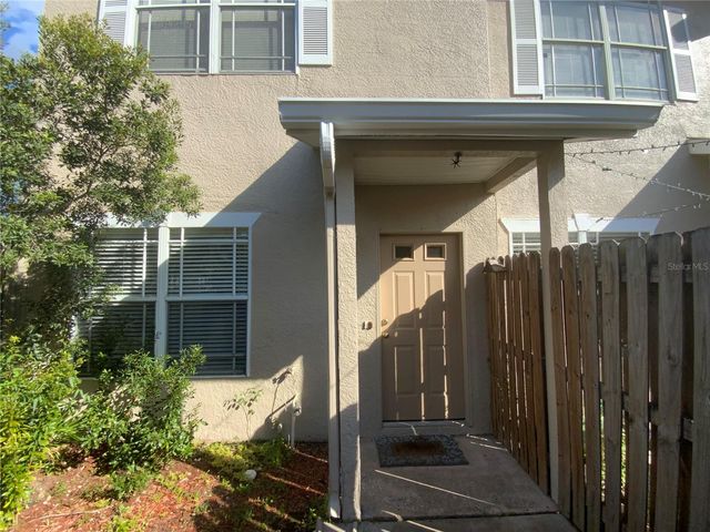 18533 PEBBLE LAKE COURT, Tampa, FL 33647