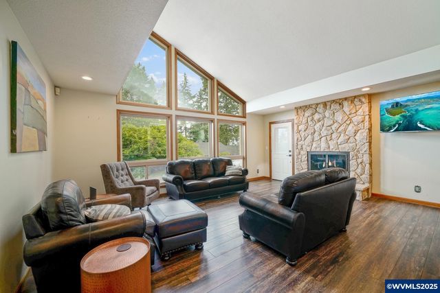 3586 Cherokee Dr S, Salem, OR 97302