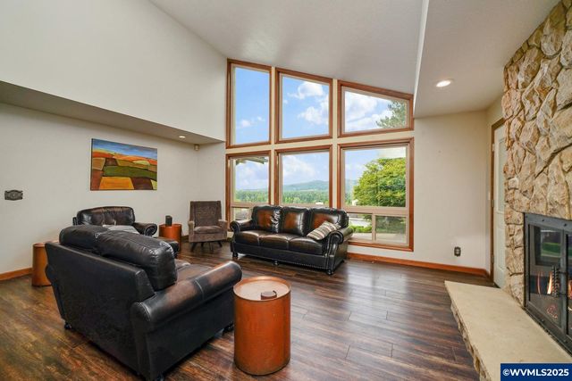 3586 Cherokee Dr S, Salem, OR 97302