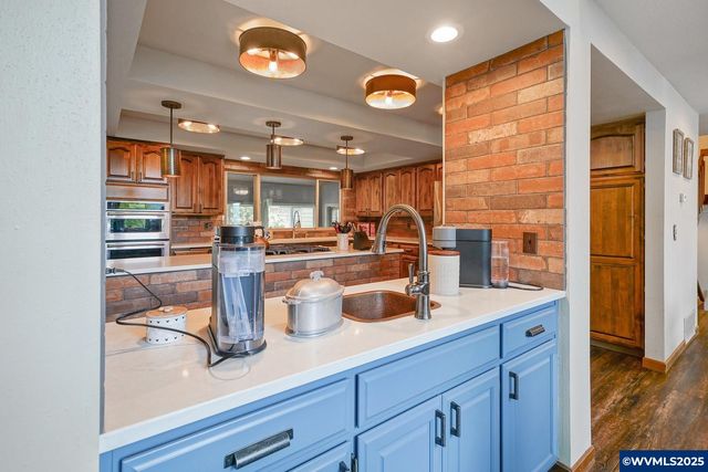 3586 Cherokee Dr S, Salem, OR 97302