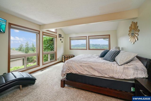 3586 Cherokee Dr S, Salem, OR 97302