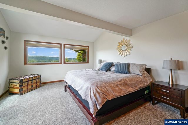 3586 Cherokee Dr S, Salem, OR 97302