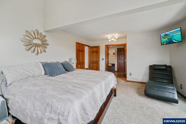 3586 Cherokee Dr S, Salem, OR 97302