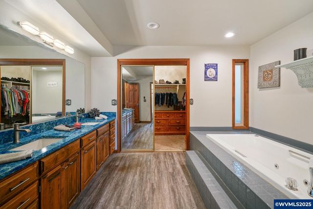 3586 Cherokee Dr S, Salem, OR 97302