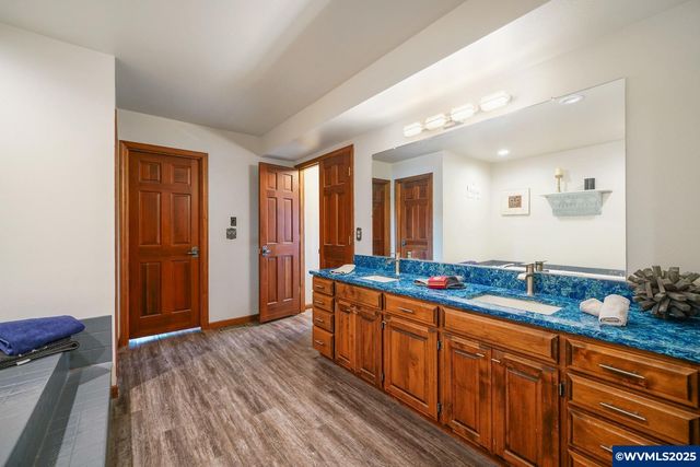 3586 Cherokee Dr S, Salem, OR 97302