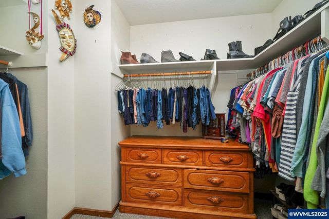 3586 Cherokee Dr S, Salem, OR 97302