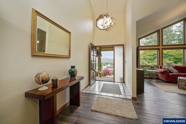 3586 Cherokee Dr S, Salem, OR 97302