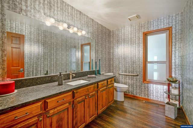 3586 Cherokee Dr S, Salem, OR 97302