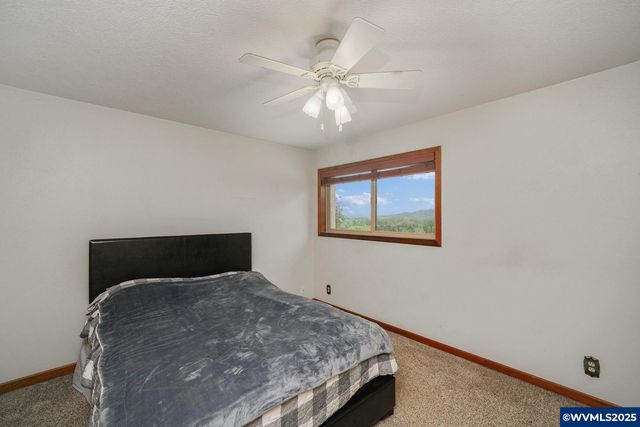 3586 Cherokee Dr S, Salem, OR 97302