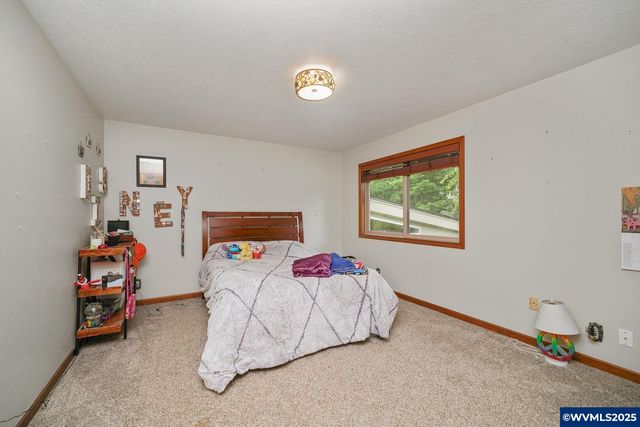 3586 Cherokee Dr S, Salem, OR 97302